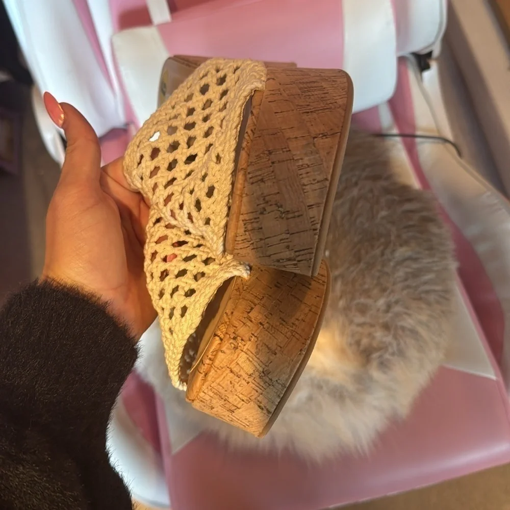 Soda comfortable platform